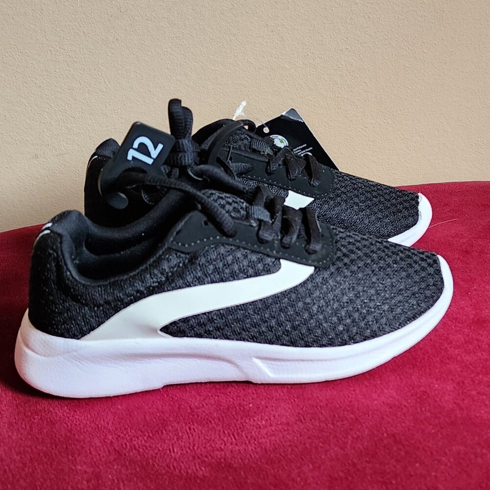 ATHLETIC WORKS BOYS MESH JOGGER ATHLETIC SNEAKER SIZE 12 NWT